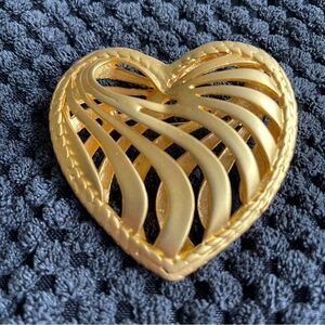 Gold tone heart brooch